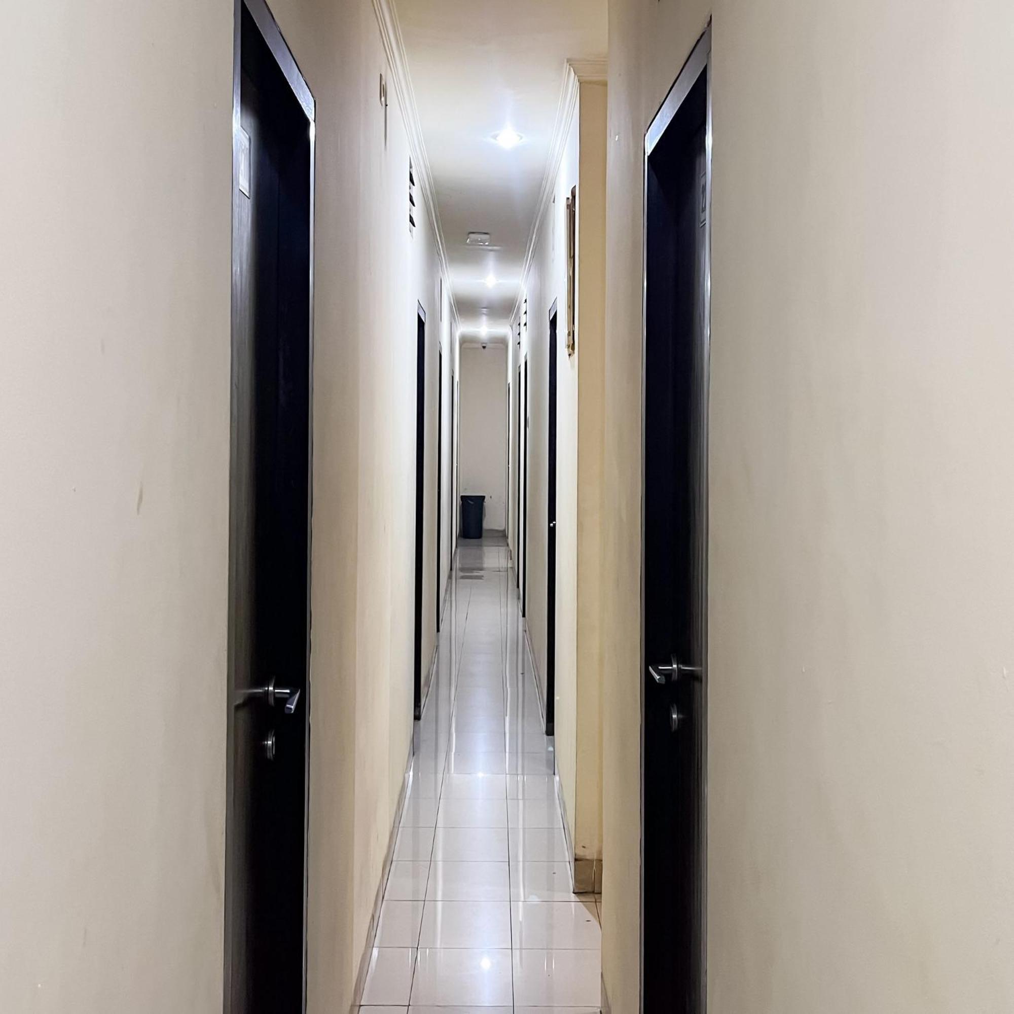 Arcadia Rooms Redpartner Jakarta Ngoại thất bức ảnh