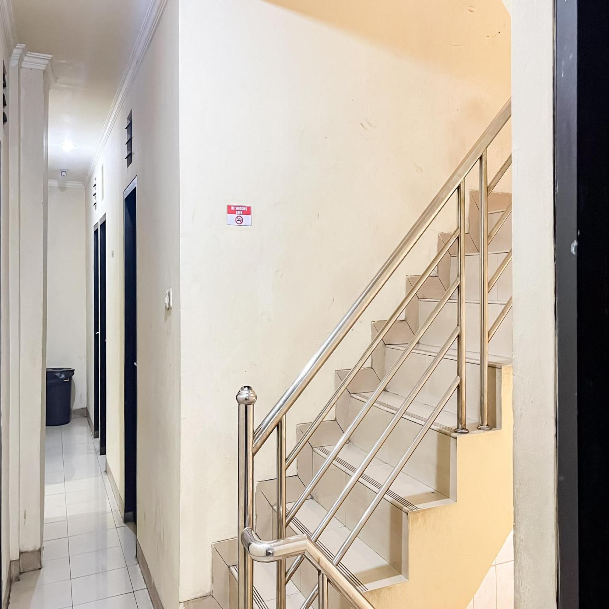 Arcadia Rooms Redpartner Jakarta Ngoại thất bức ảnh