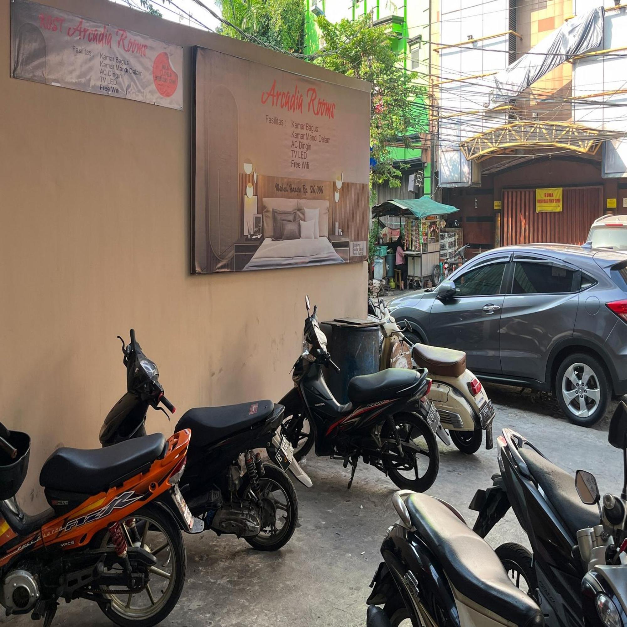 Arcadia Rooms Redpartner Jakarta Ngoại thất bức ảnh