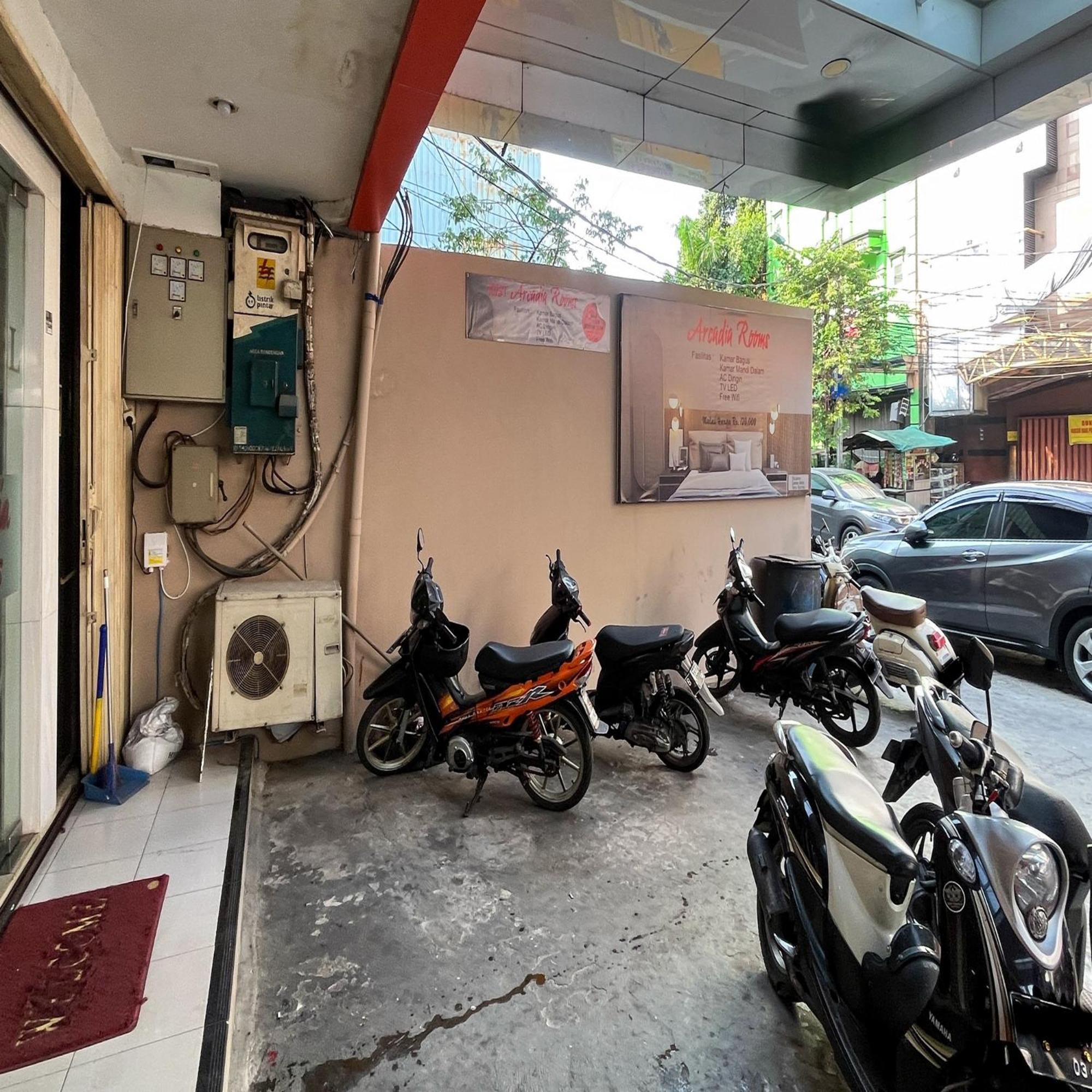 Arcadia Rooms Redpartner Jakarta Ngoại thất bức ảnh