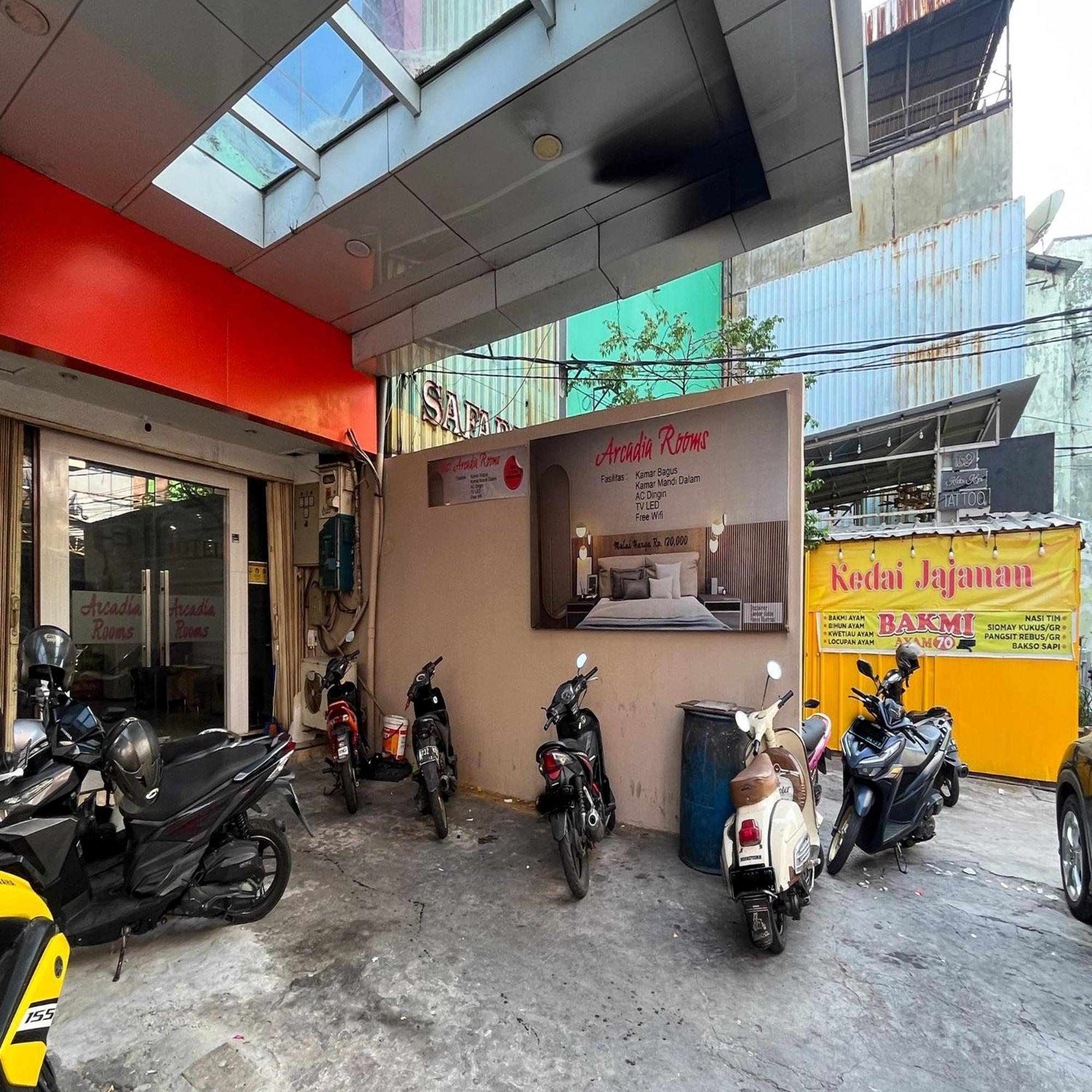 Arcadia Rooms Redpartner Jakarta Ngoại thất bức ảnh