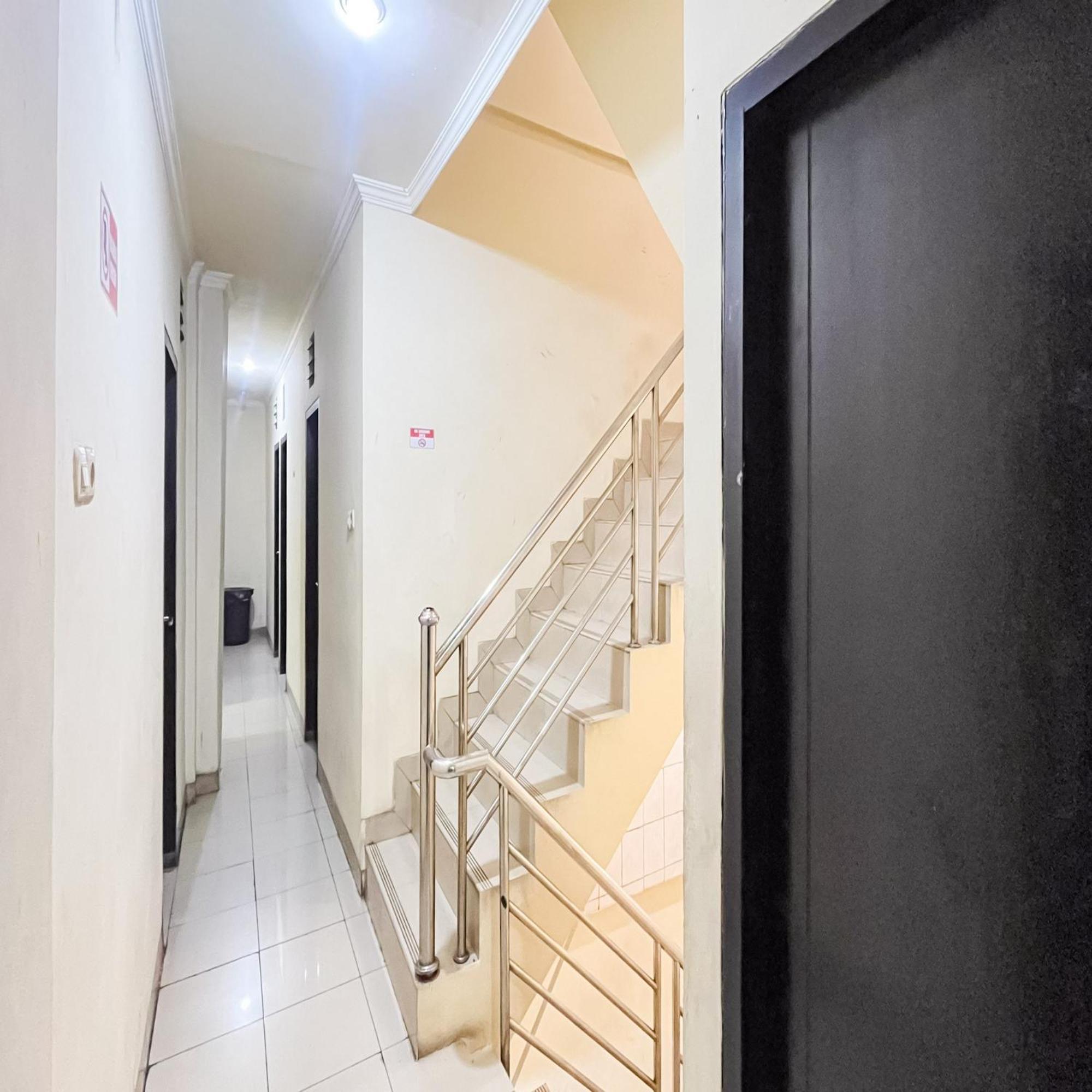 Arcadia Rooms Redpartner Jakarta Ngoại thất bức ảnh